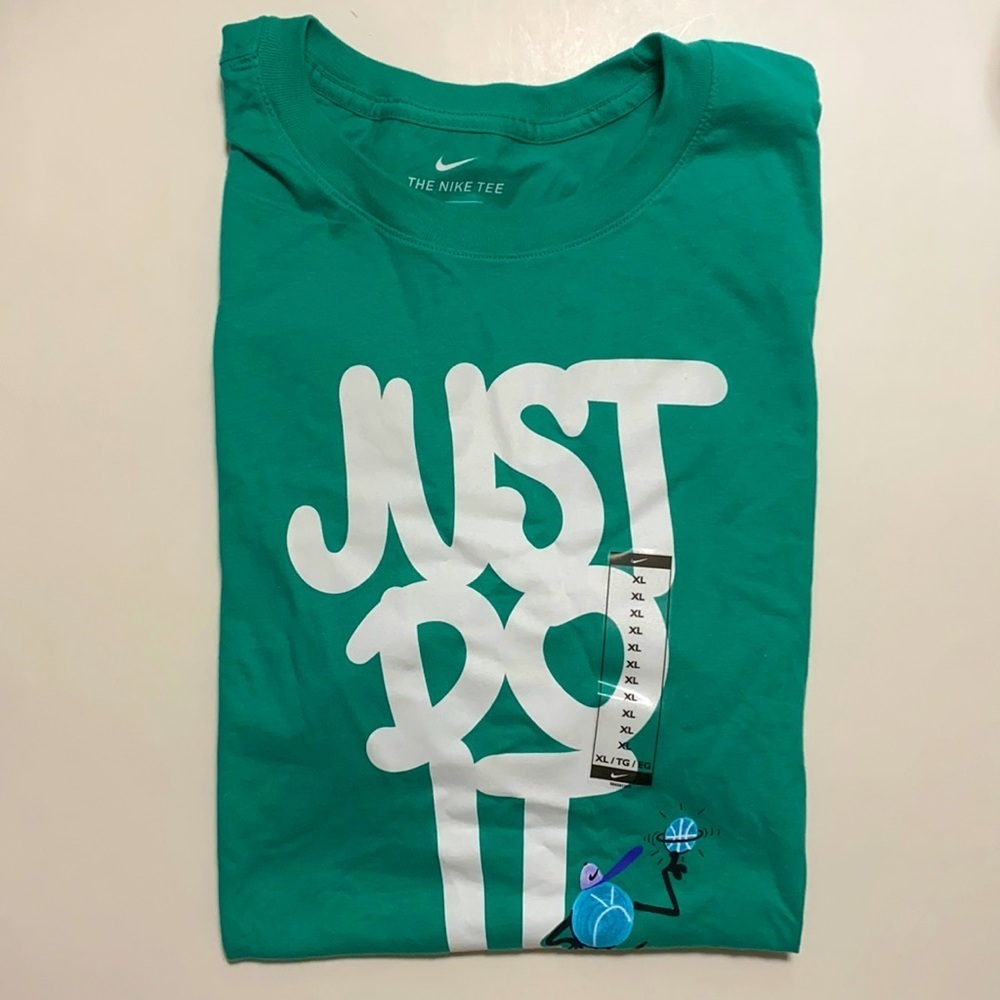 NWT Nike green just do it tee
size: XL
